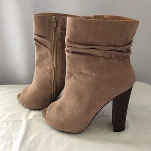 Chase & Chloe Tan Peep Toe Bootie Size 6.5
